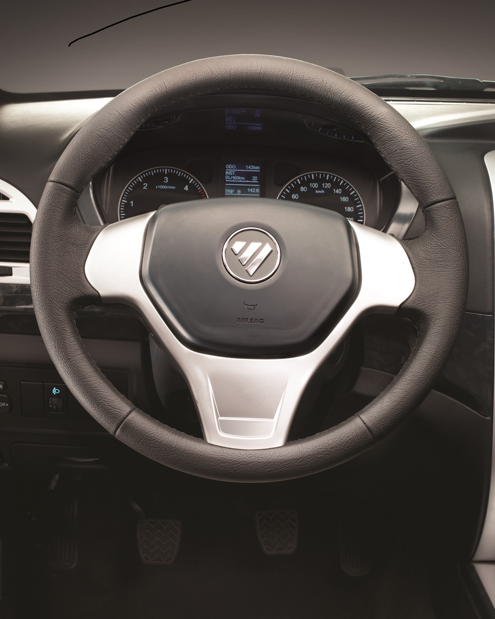 Tun E closeup steering Tun E closeup steering